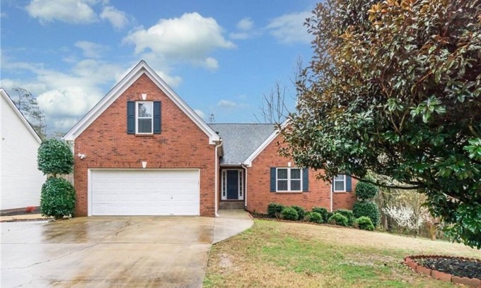 Flowery Branch Casa | Cozy home with AC and WiFi in beautiful Flowery Branch