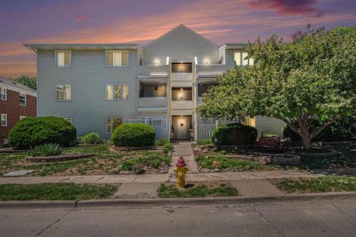 Midtown Casa | Cozy Home with Comfort & Prime Location & King Bed