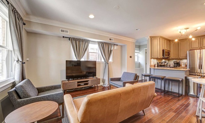 Eckington Casa | Private Home w Big Yard + Gated Parking | DCottage