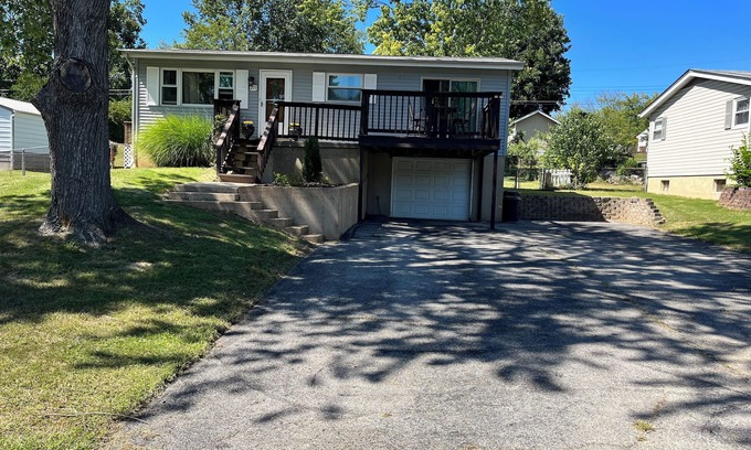 Gray Summit Casa | Cozy home with great outdoor space to relax, bbq or play with your fur baby.