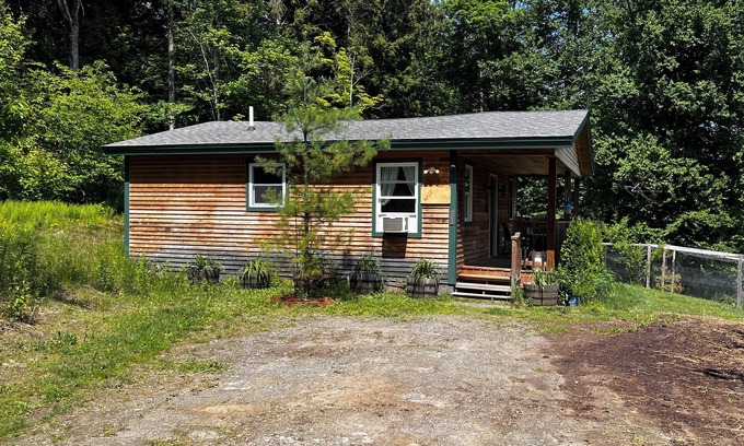 Morrisville Casa | Cozy Home with Mountain Views, Moments from Stowe