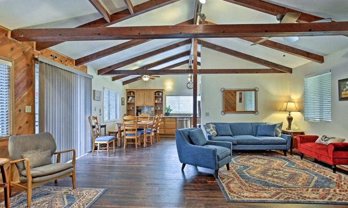 Mariposa Casa | Cozy Home with Patio Near Yosemite National Park!