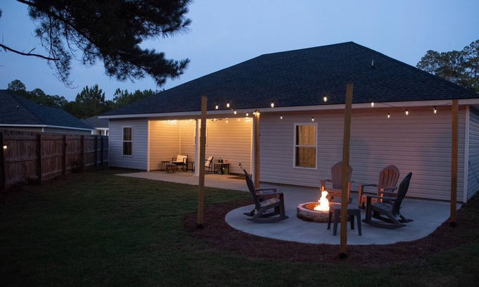 Pembroke Casa | Cozy Home with Peaceful Patio