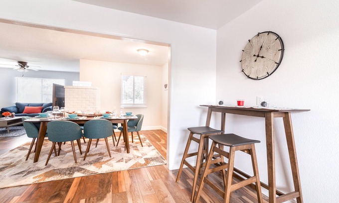 Parkway-South Sacramento Casa | Acogedora casa con piscina 🏊‍♀️