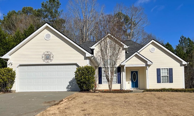 Loganville Casa | Cozy home with relaxing backyard