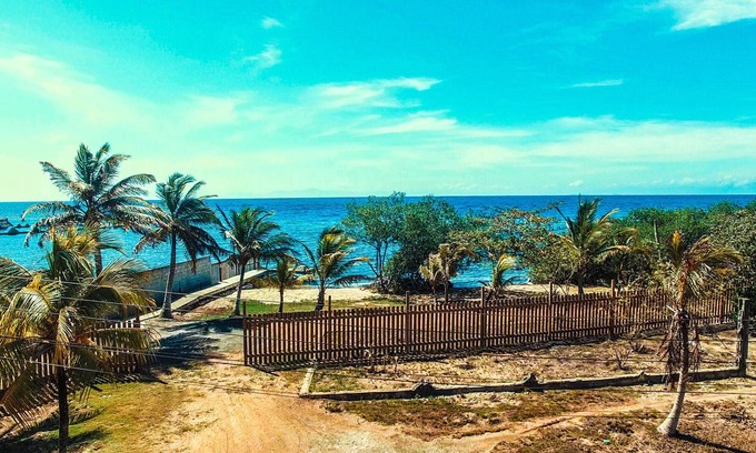 Dixon Cove Casa | Acogedora casa con espectacular vista al mar Caribe "Dixon Cove"