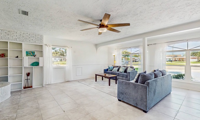 Bradenton Casa | Cozy home with washer and dryer, internet, and prime location