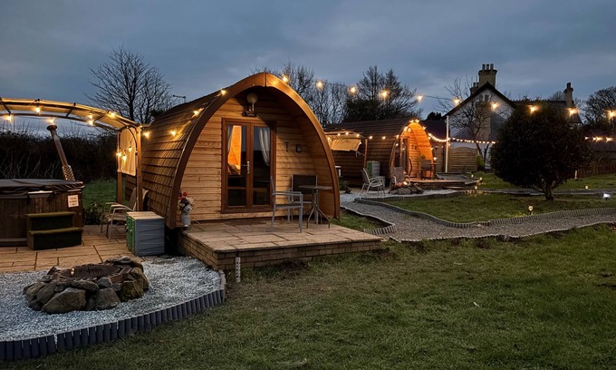 Llanfairpwllgwyngyll Cabina | Cozy Hot Tent With Log Burner & Hot Tub Left Tent