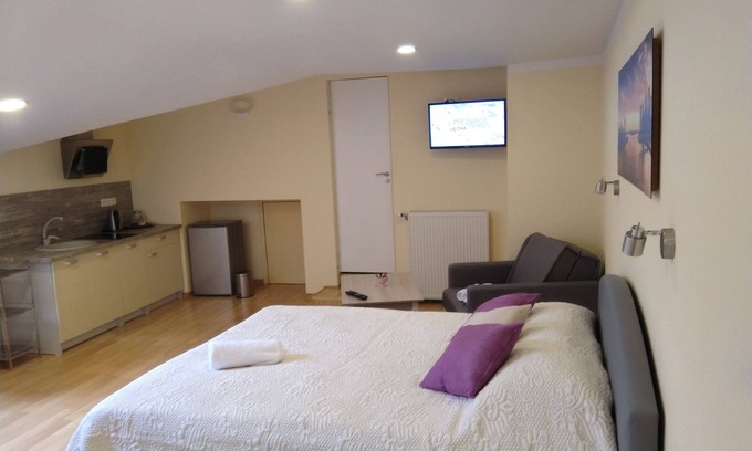 Tukums Apartamento | Cozy hotel suite in Tukums with WiFi, AC, Self chek in, Tukum Apartment