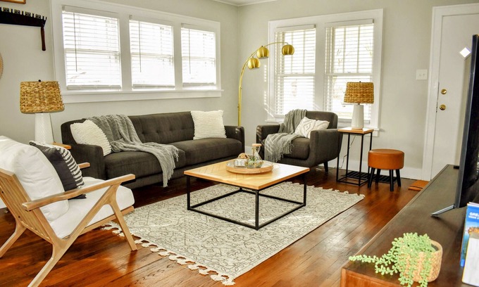 Michigan City Casa | Cozy House: 5 min drive to beach-zoo-restaurants-casino-brewery-train to Chicago