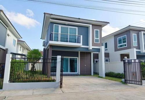 Thep Kasattri Casa | Cozy House by Cody One