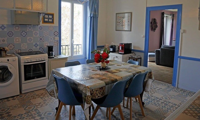 Saint-Martial-de-Valette Casa | cozy house by the river in a green environment