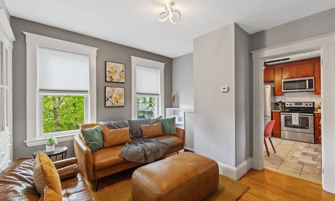 South Side Casa | Cozy house close to Brandeis, Bentley, Moody St