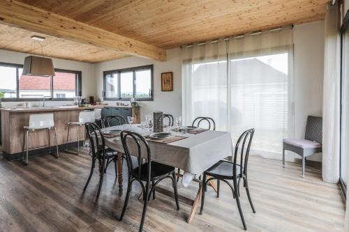 Arc-et-Senans Casa | Cozy House Close to Les Salines Royales with Parking and WiFi