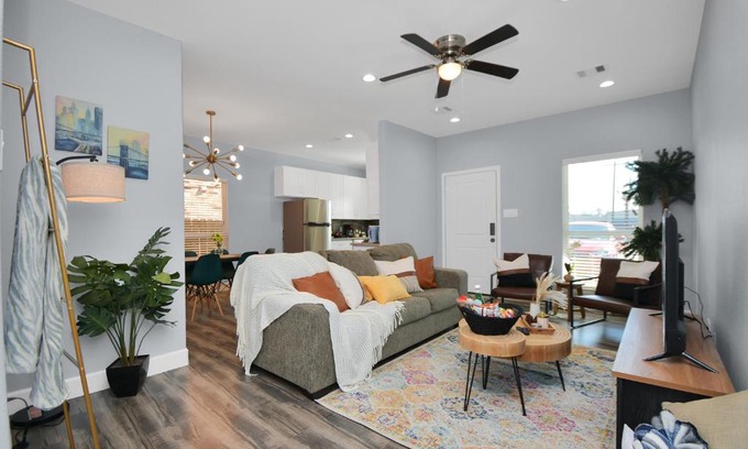Southeast Houston Casa | Cozy House for group trips - Near Hobby, NRG, Med Center, UH, TSU