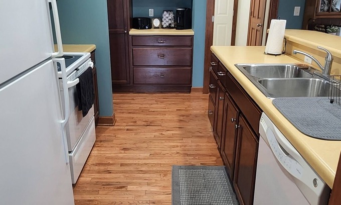 Holts Summit Casa | Cozy house in a convenient location. 10 miles to Jefferson City.