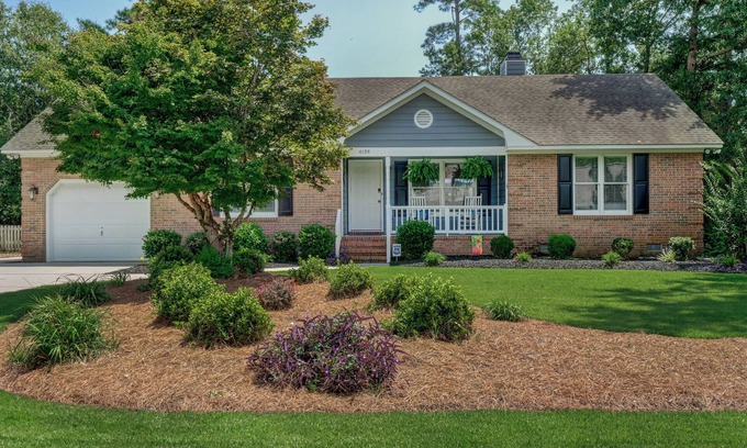 Wilmington Casa | Cozy house in established neighborhood. Recently remodeled. Centrally located.