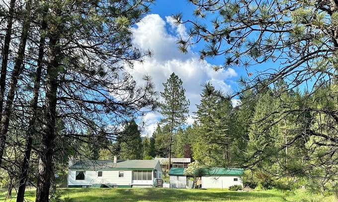 Thompson Falls Casa | Cozy house in Thompson Falls, MT. Minutes from downtown yet country setting.
