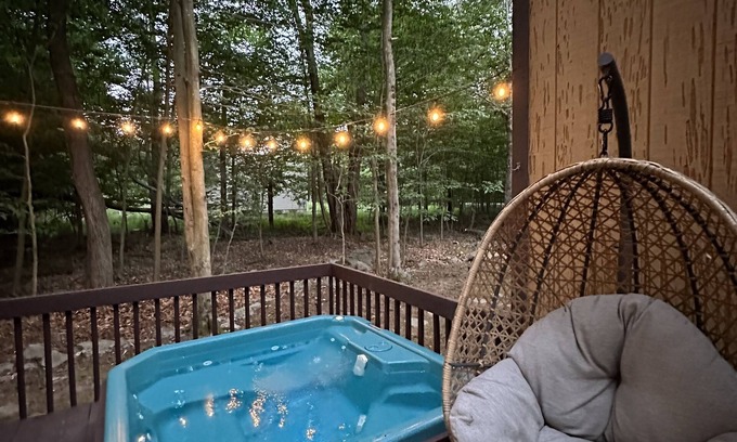 Gouldsboro Casa | Cozy House in Big Bass Lake Gouldsboro with Hot Tub, Fire Pit, Pool, Ping Pong