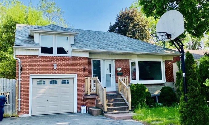 Willowdale Casa | Cozy house located in Toronto North York central business district.
