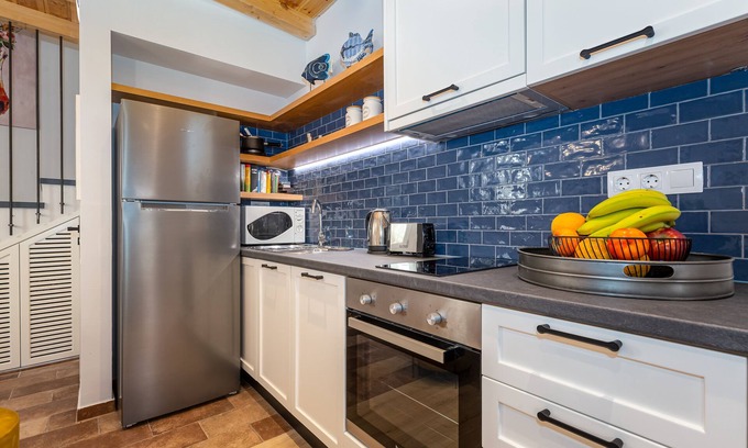 Liapades Casa | Cozy house on the village square, away from the crowds and yet right in the middle