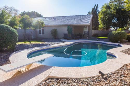 Glendale Casa | Cozy House w pool Near State Farm Stadium