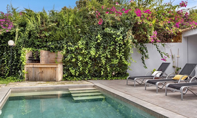 Crestatx Chalet De Esquí | Acogedora casa con jardín y piscina privada en una urbanización tranquila