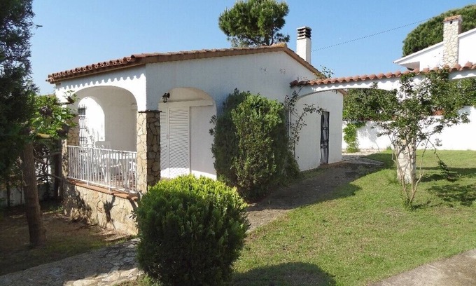 L'Escala Chalet De Esquí | Casa MONTSERRAT I, acogedora con jardín y barbacoa cerca de la playa