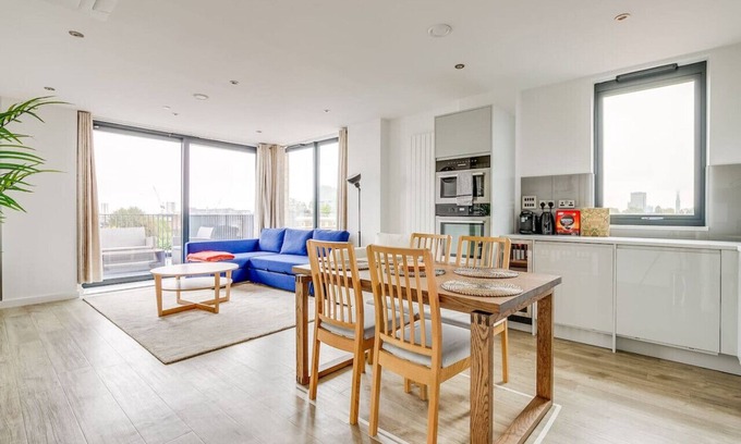 Camden Town with Primrose Hill Apartamento | Cozy in Camden Town | Balcony