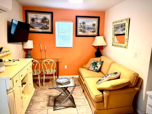 Gulf Gate Estates Apartamento | ~ Cozy In-law Apartment Close to Siesta Key ~