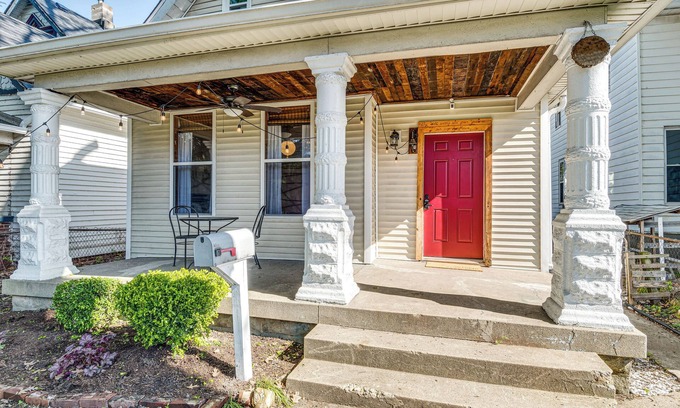 Fountain Square Cabaña | Cozy Indianapolis Vacation Rental w/ Micro Farm!
