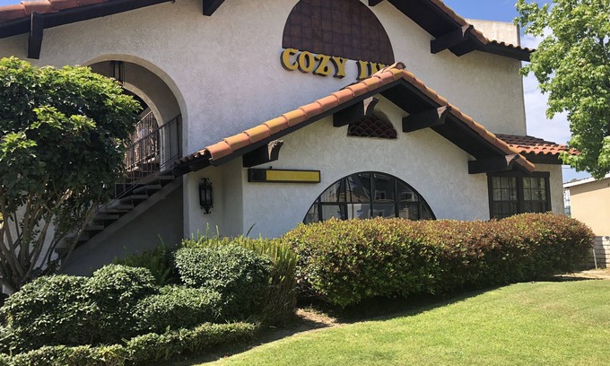 Santa Ana Heights Hotel | Cozy Inn