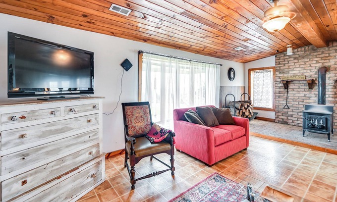 Bethelridge Casa | Cozy Kentucky Getaway w/ Panoramic Farm Views!