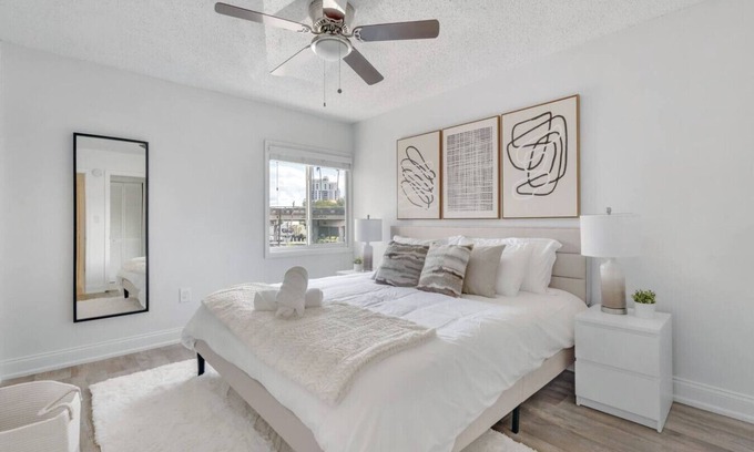 SoHo Apartamento | Cozy King Suite near Bayshore! Pool,Gym,Parking