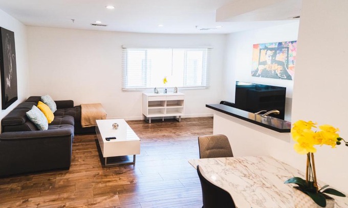 Wilshire Apartamento | Cozy Koreatown 1 Bedroom Modern Furnished Free Parking