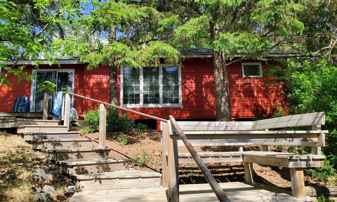 Bottineau Cabina | Cozy Lakefront Cabin