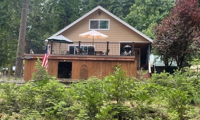 Prattville Cabina | Acogedor Lago Almanor Getaway