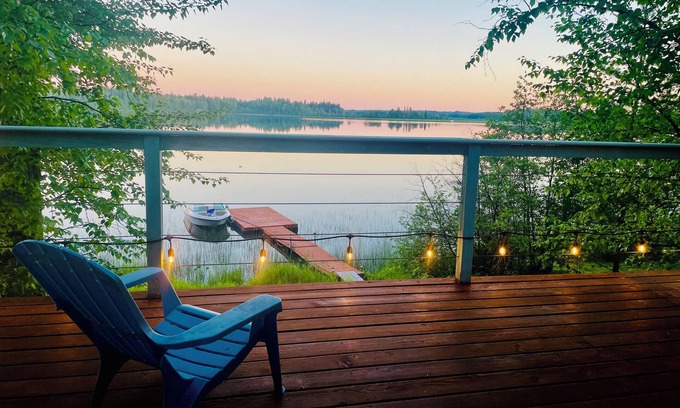 Regional District of Fraser-Fort George Cabina | Cozy lakefront cabin on Nukko Lake.