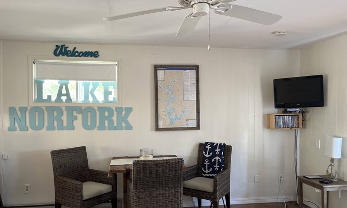 Elizabeth Cabina | Cozy lake cabin-lake view!