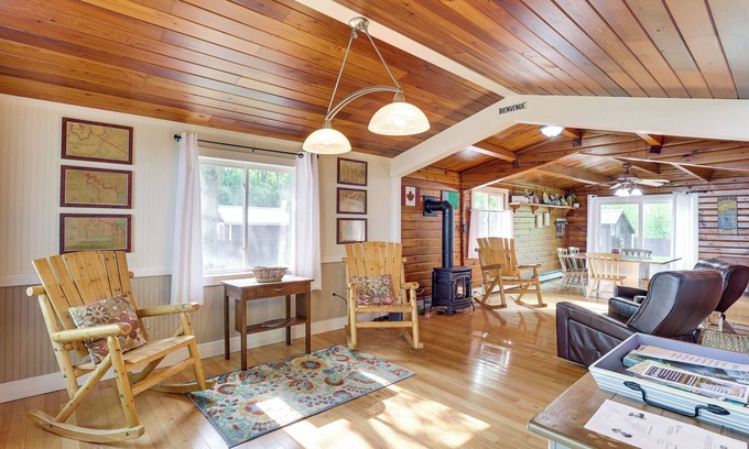 North Hero Casa | Cozy Lake Champlain Cottage w/ Private Beach!