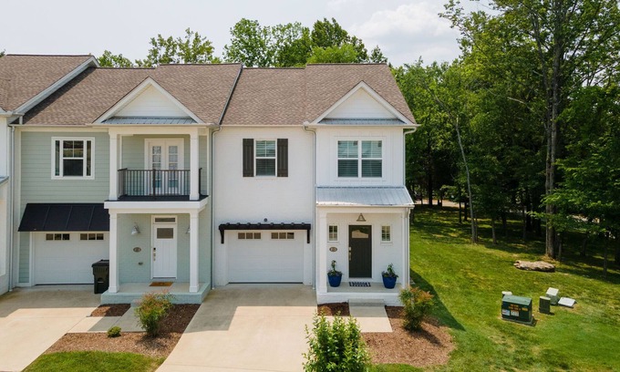 Gallatin Condominio | Cozy Lake Condo - Two Covered Porches - Boat Slip!