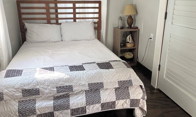 Gypsum Cabaña | Cozy Lake Cottage - Crystal Rock
