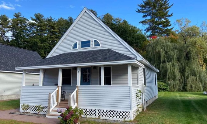 Litchfield Cabaña | Cozy Lake Cottage on Woodbury Pond.