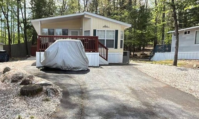 South Casco Cabaña | Cozy lake cottage with great deck, near all Point Sebago resort activities!