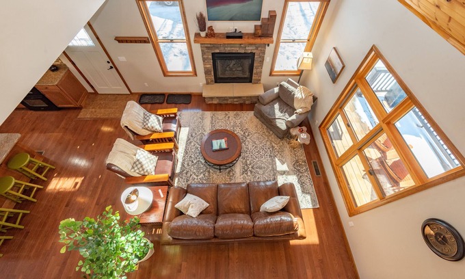 Mountainside Casa | Cozy Lake Escape w/ Pool Table & Porch Views