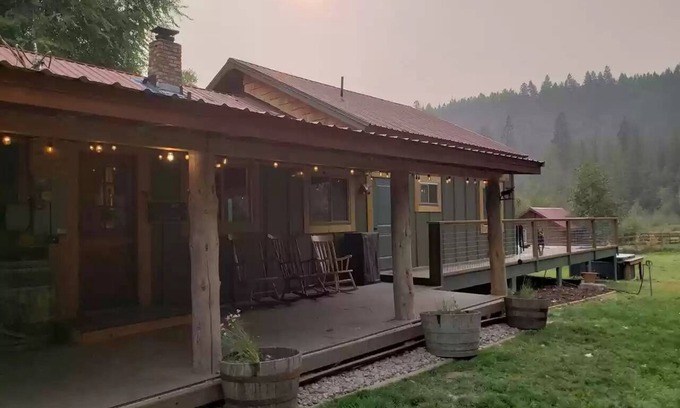 Elk Cabina | Cozy Lake Front Cabin on Chain Lake!