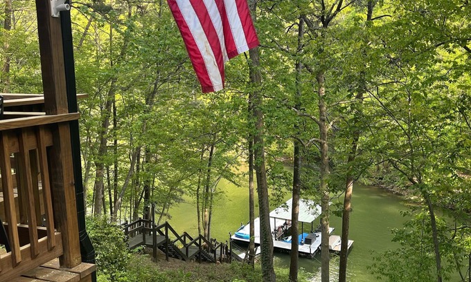 Woodstock Cabina | Acogedora cabaña frente al lago, capacidad para 9 personas, lago Allatoona
