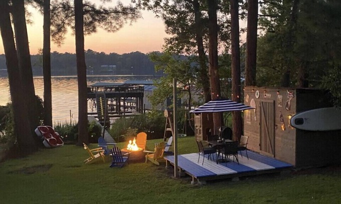 Long Branch Casa | Cozy Lake Front Cabin for Romantic Getaway or a Family Vacation