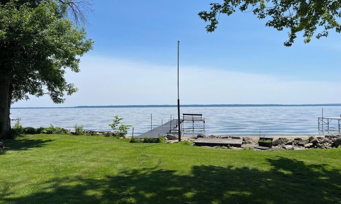 Neenah Casa | Cozy Lake Front House in Neenah