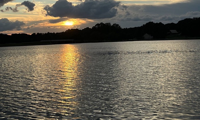 Olivia Cabaña | Cozy lake & golf course retreat